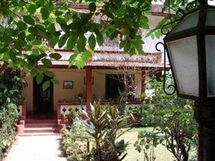 Cancio'S House Hotel Aldona Ngoại thất bức ảnh