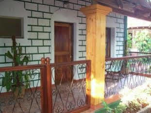 Cancio'S House Hotel Aldona Ngoại thất bức ảnh